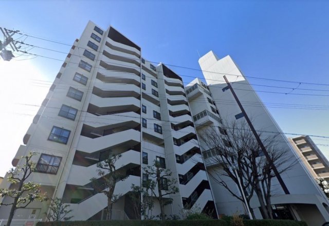 南茨木駅前ハイタウンK棟の外観